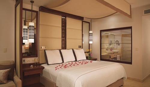 Junior Suite Swim Out - King Bed