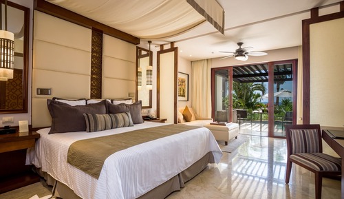 Preferred Club Junior Suite Ocean View Swim Out - King