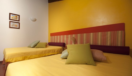 Habitación con 2 camas individuales