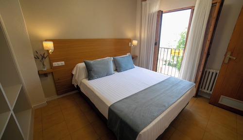 Habitación familiar, terraza (Salon 2 adults and 2 children)
