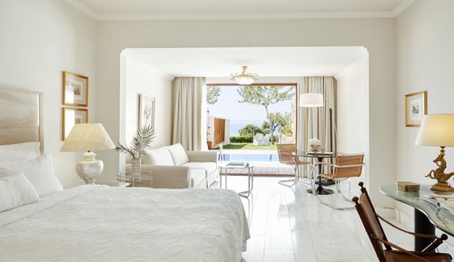 Suite, vistas al mar (Pool Suite with Small Garden)