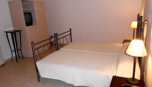 Habitación económica (semi basement)
