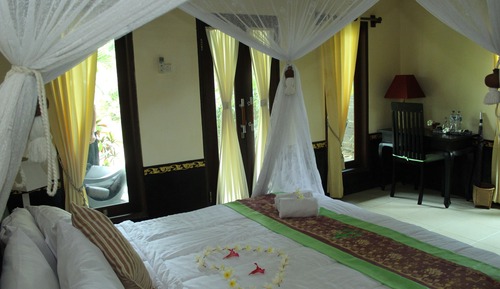 Bungalow Deluxe (with AC)