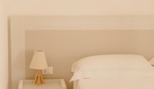 Estudio superior, 1 cama de matrimonio grande, cocina básica, planta baja