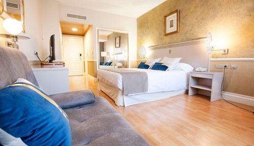 Triple matrimonial + sofá cama
