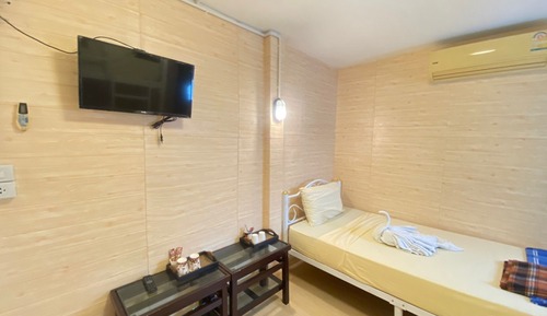 Habitación, solo para mujeres, no fumadores, baño compartido