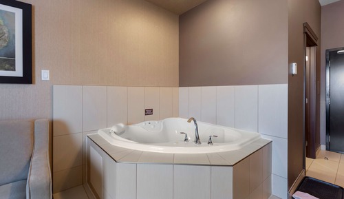 Suite, 1 cama de matrimonio grande, no fumadores, bañera de hidromasaje (with Sofabed)
