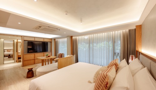Premier Plus King with Bathtub