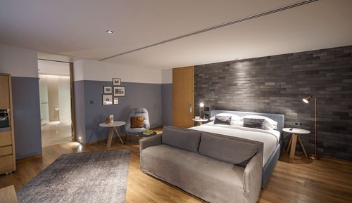 Superior Suite with Bathtub