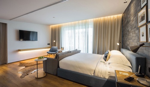 Premier Suite with Jacuzzi and Terrace