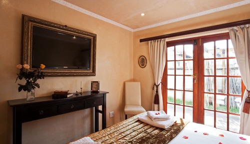 Terrace Room 10 with King or Single Beds 