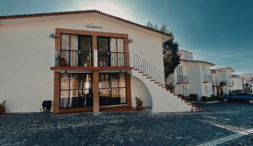 Villa (Junior)