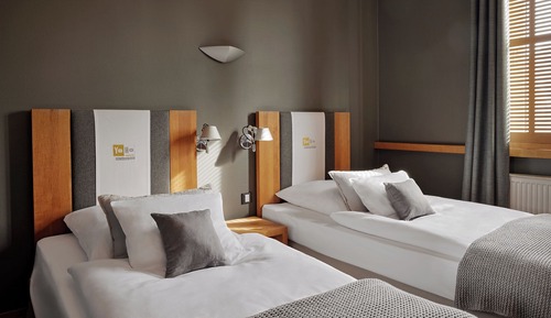 Habitación básica con 2 camas individuales