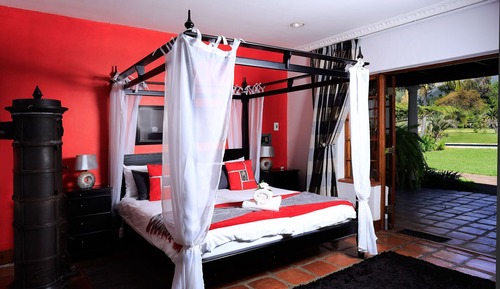 Suite Deluxe, varias camas, bañera de hidromasaje, vistas a la piscina