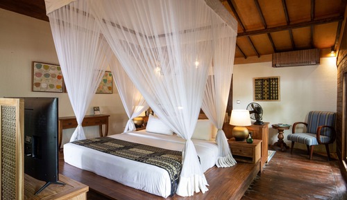 Villa tradicional, frente a la playa (Limasan Beach Front Residence)