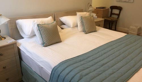 Habitación estándar con 1 cama doble o 2 individuales, baño privado, vistas a la montaña
