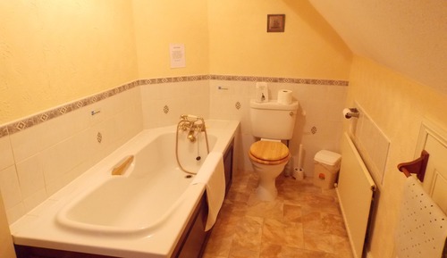 Habitación familiar, baño privado (Top Floor, Small)