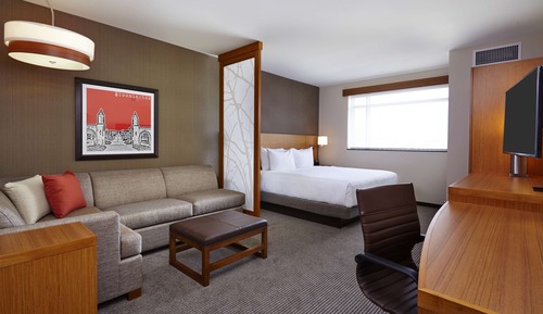 Habitación, varias camas, accesible para personas con discapacidad (2 Queen Beds with Sofa Bed)