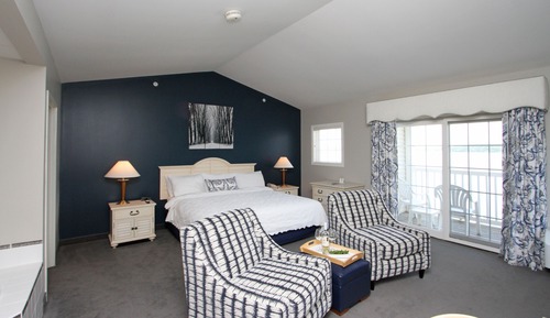 Lakeside Deluxe Suite