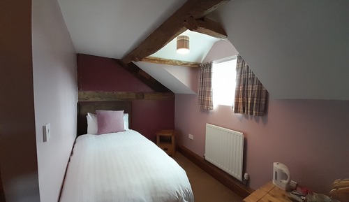 Habitación triple (Room 5)