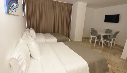 Habitación, 2 camas dobles, no fumadores, vistas a la ciudad
