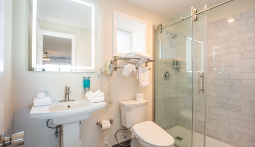 Habitación Deluxe, 1 cama de matrimonio grande, bañera de hidromasaje, frente al mar