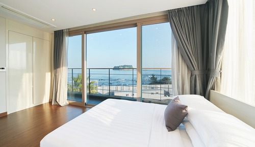 Panorama Suite (Main Building)