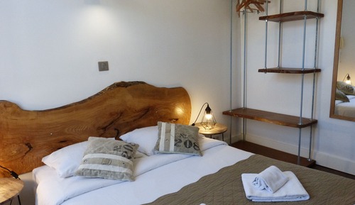 Habitación económica doble, baño privado (Vue village)