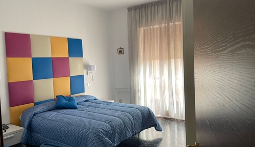 Habitación básica con 1 cama doble o 2 individuales