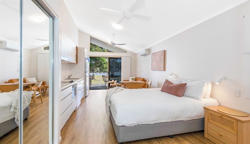 Cabaña Premium, accesible para personas con discapacidad (Sleeps 2 - Dog Friendly)