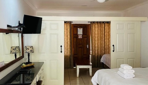 Self Catering 4 Sleeper Chalet