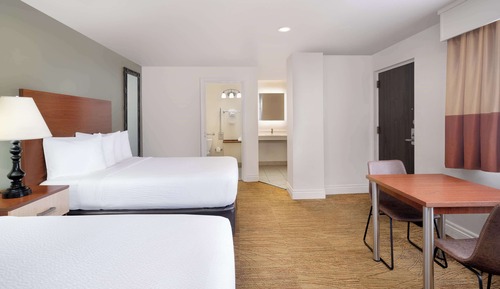 Habitación estándar, 2 camas de matrimonio, accesible para personas con discapacidad, bañera
