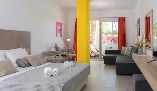 Suite junior, vistas a la piscina