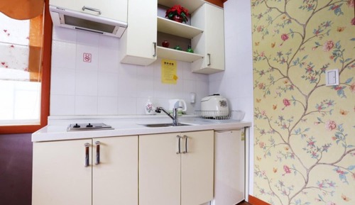 Room (Iris )