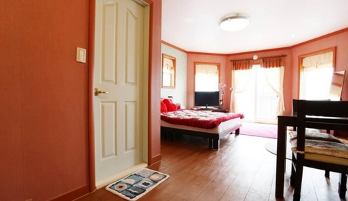 Room (Anemone)
