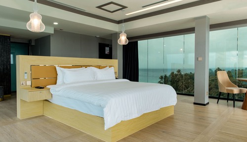 Pent House with Terrace & 360 Degree view of Ocean