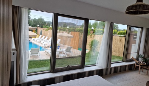 Habitación Deluxe doble, 1 cama de matrimonio, bañera de hidromasaje, vistas a la piscina