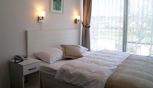 Habitación estándar doble, vistas a la piscina, junto a la piscina