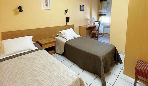 Habitación con 2 camas individuales