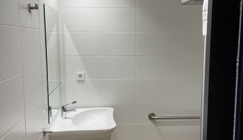 Habitación básica con 2 camas individuales