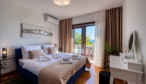 Villa de diseño, 5 habitaciones, bañera de hidromasaje, vistas al mar