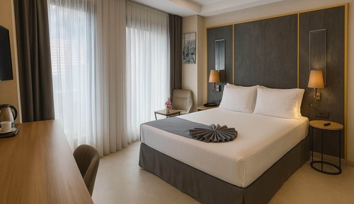 Deluxe Adjoining Family Suite with 2 Bathrooms with Turkish Hammam Sinks