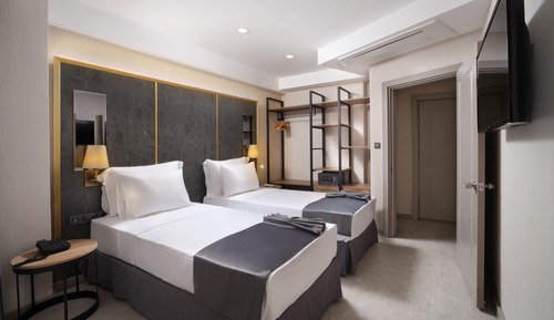 Deluxe Family & Connected Suite with 1 Bathroom with Turkish Hammam Sink, Annex Building
