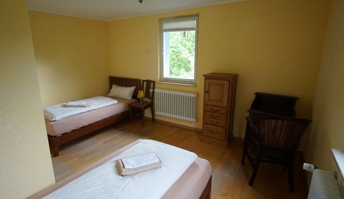 Habitación básica con 1 cama doble o 2 individuales