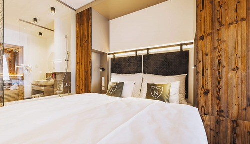 1-Bedroom Suite with Sauna