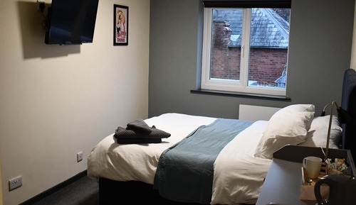 Habitación estándar con 1 cama doble o 2 individuales