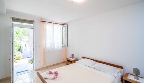 Apartamento (One Bedroom Apartment with Terrace)