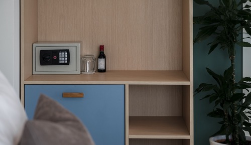 Habitación individual (with French window)