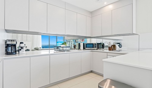 Apartamento de lujo, 3 habitaciones, balcón, vistas a la playa