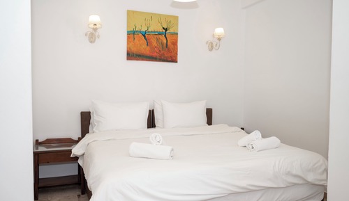 Habitación básica con 2 camas individuales